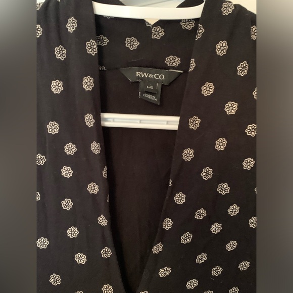 RW&CO black top - Picture 2 of 3